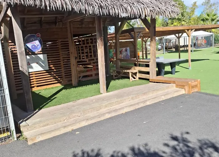 Campsite Mobil-home 4 Personnes 4 Etoiles Piscine
